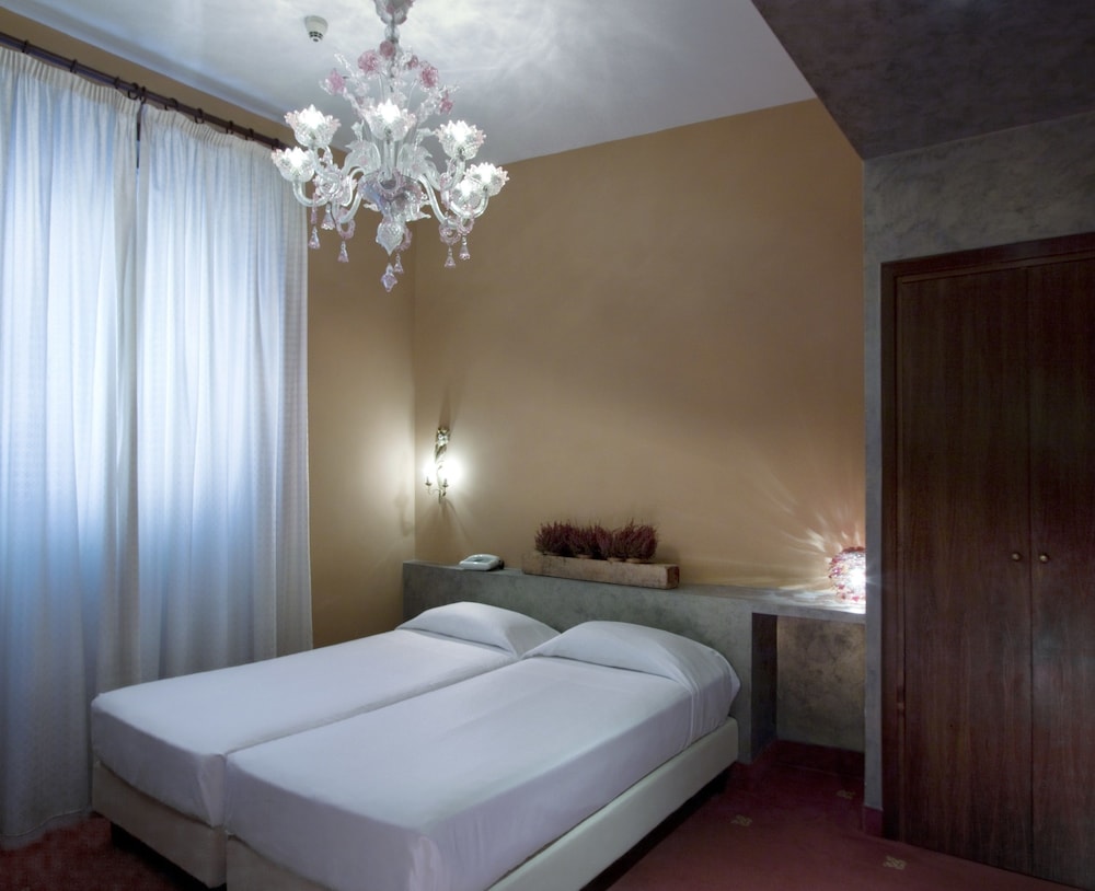 Hotel Columbia — Hotel rooms in Rome, Lazio