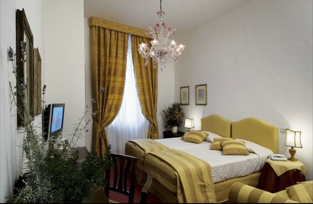 Hotel Columbia — Hotel rooms in Rome, Lazio