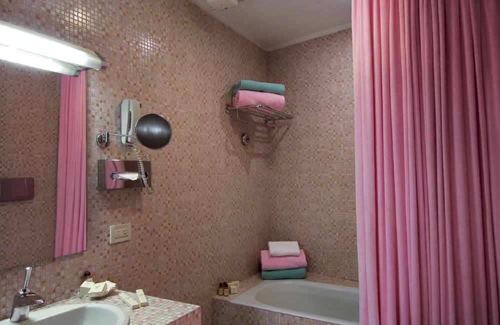 Hotel Columbia — Hotel rooms in Rome, Lazio
