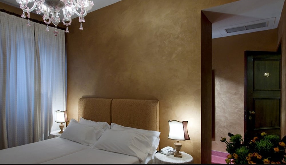Hotel Columbia — Hotel rooms in Rome, Lazio