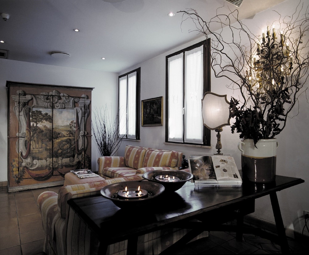 Hotel Columbia — Hotel rooms in Rome, Lazio