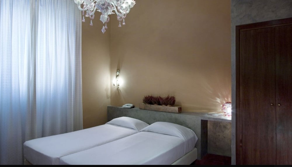 Hotel Columbia — Hotel rooms in Rome, Lazio