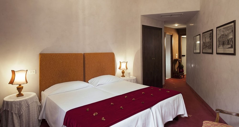 Hotel Columbia — Hotel rooms in Rome, Lazio