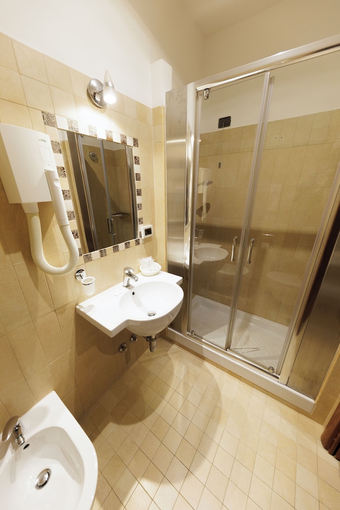 Hotel Lirico — Hotel rooms in Rome, Lazio