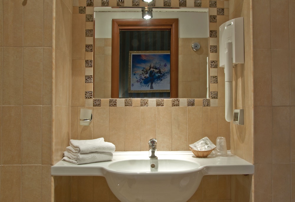 Hotel Lirico — Hotel rooms in Rome, Lazio