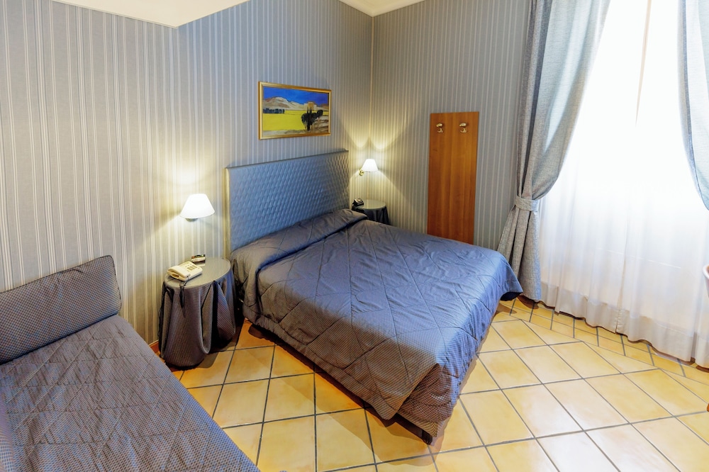 Hotel Lirico — Hotel rooms in Rome, Lazio