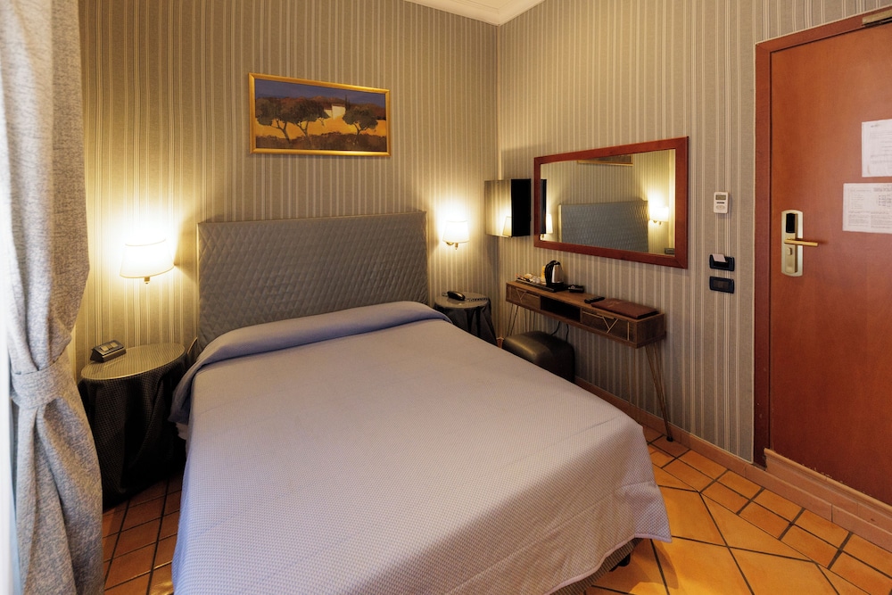 Hotel Lirico — Hotel rooms in Rome, Lazio