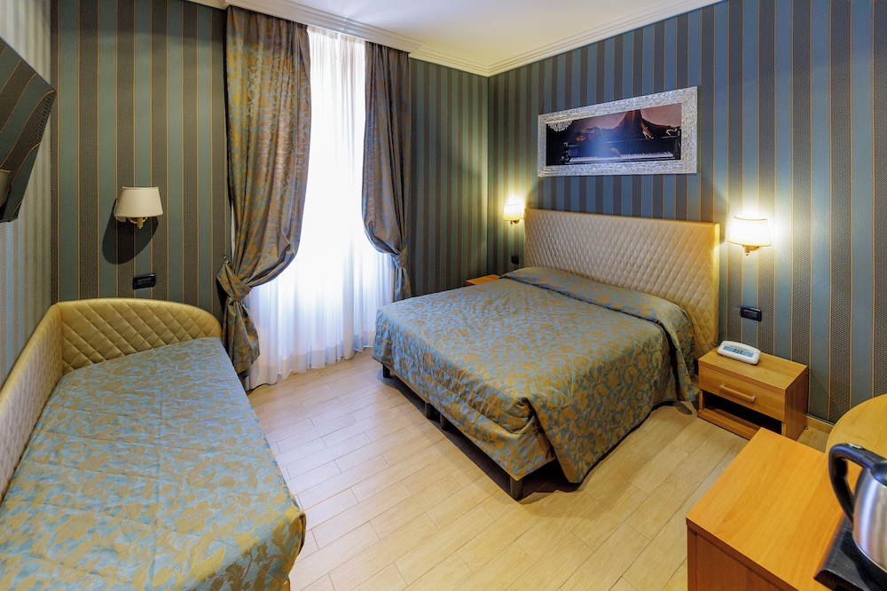Hotel Lirico — Hotel rooms in Rome, Lazio