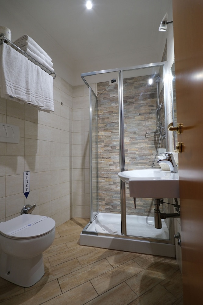Hotel Lirico — Hotel rooms in Rome, Lazio