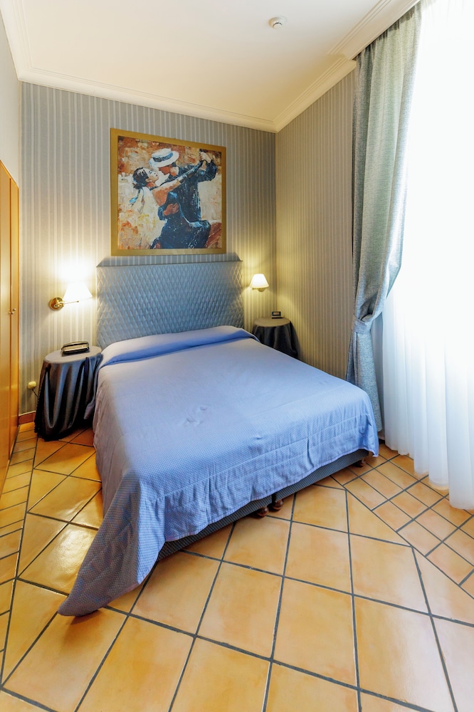 Hotel Lirico — Hotel rooms in Rome, Lazio