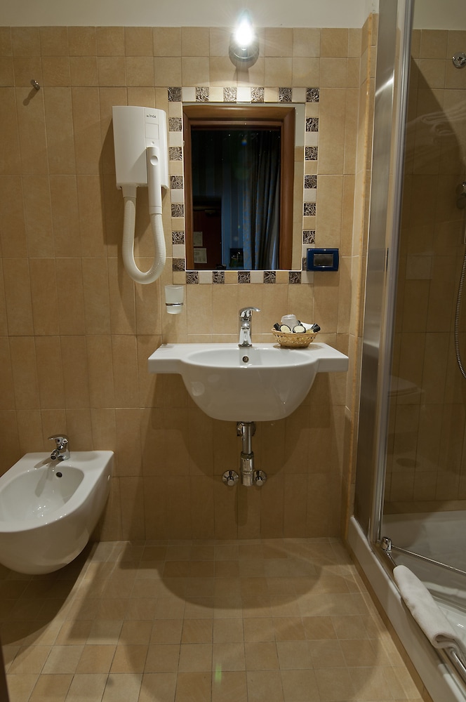Hotel Lirico — Hotel rooms in Rome, Lazio