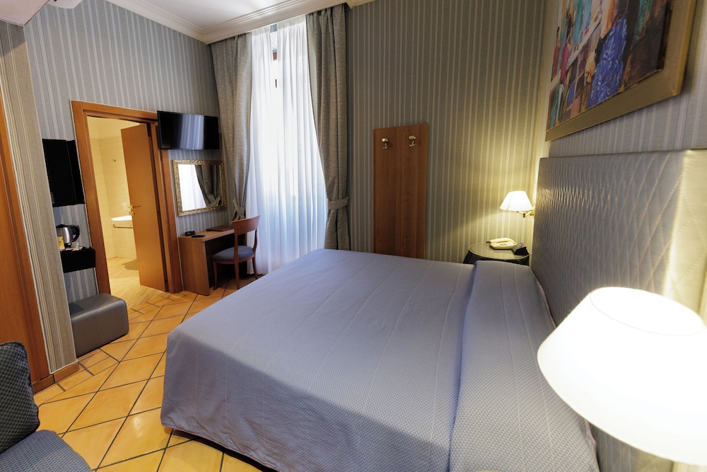 Hotel Lirico — Hotel rooms in Rome, Lazio