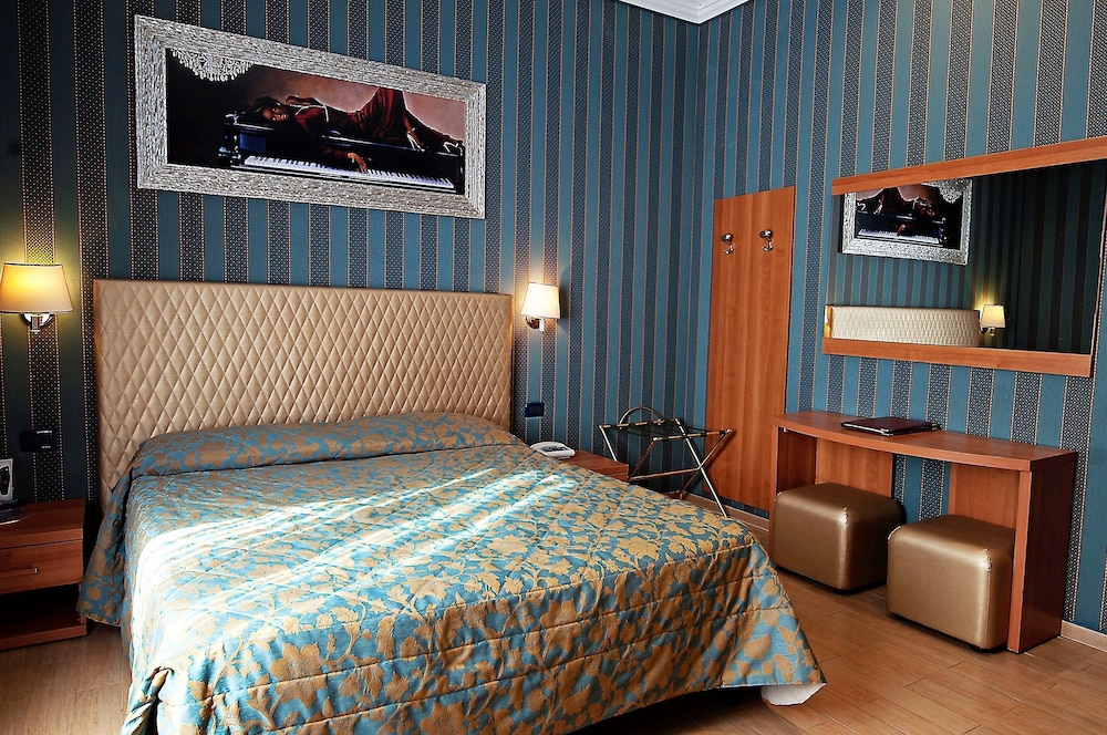 Hotel Lirico — Hotel rooms in Rome, Lazio
