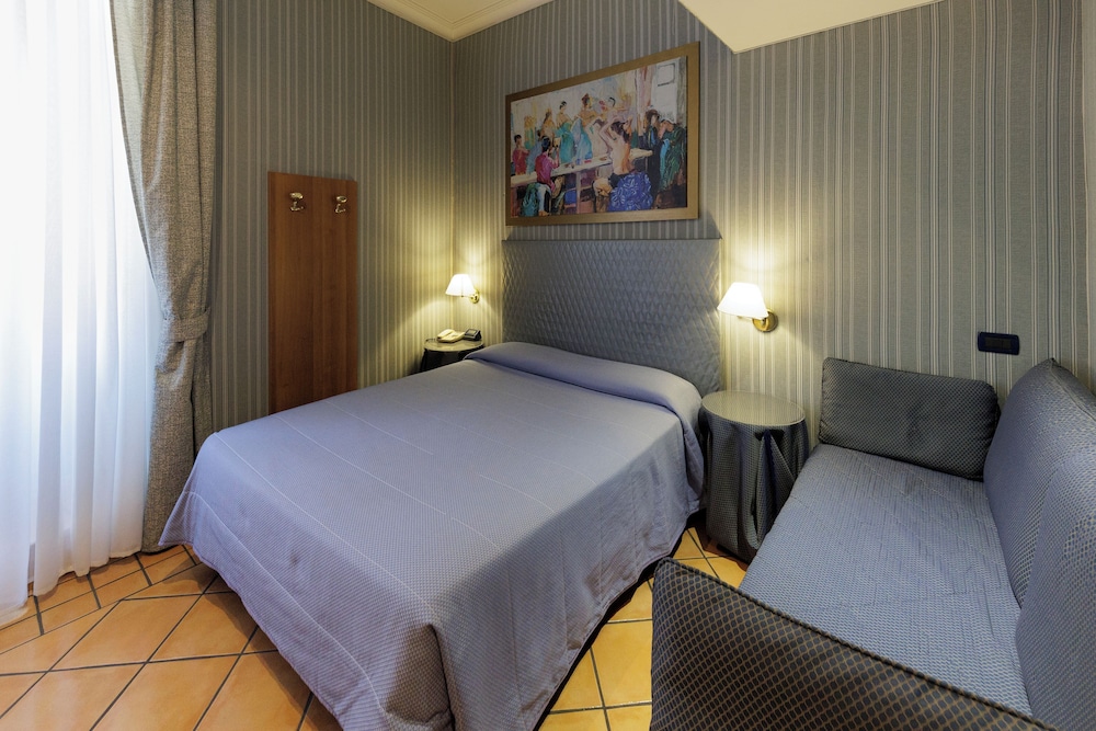 Hotel Lirico — Hotel rooms in Rome, Lazio