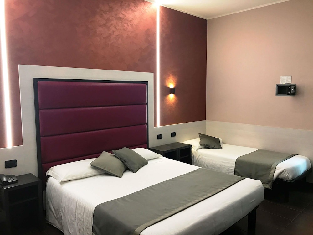 ibis Styles Milano Centro — Hotel rooms in Milan, Lombardy