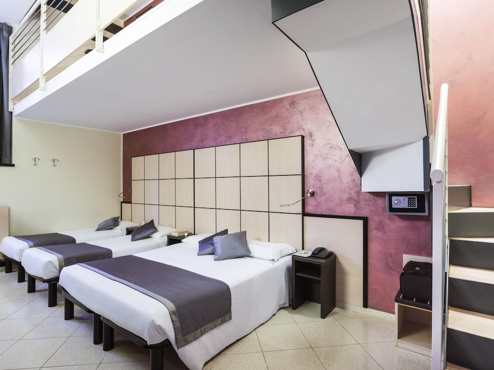 ibis Styles Milano Centro — Hotel rooms in Milan, Lombardy