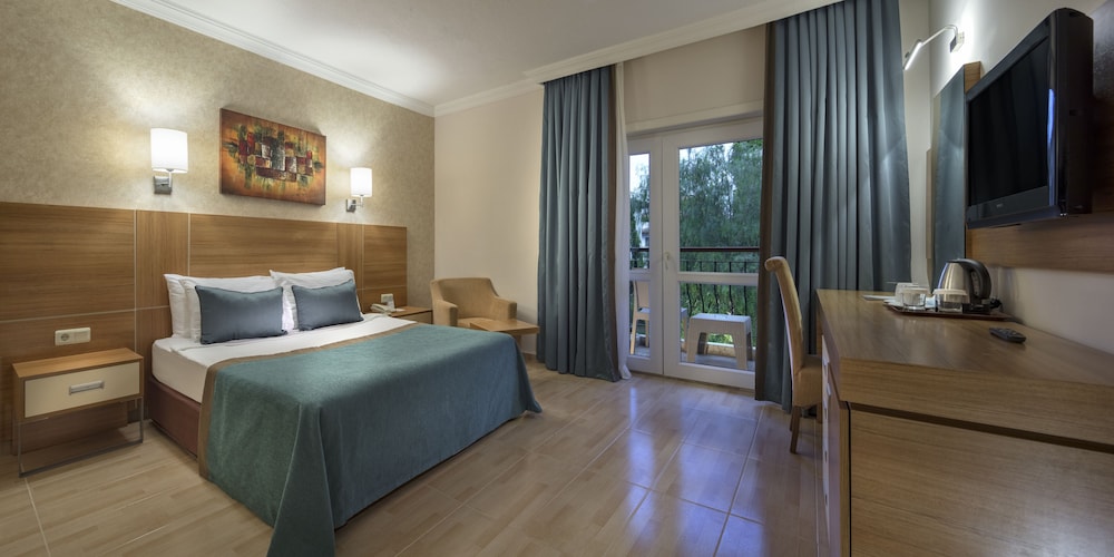 Club Marco Polo - All inclusive — Hotel rooms in Kemer