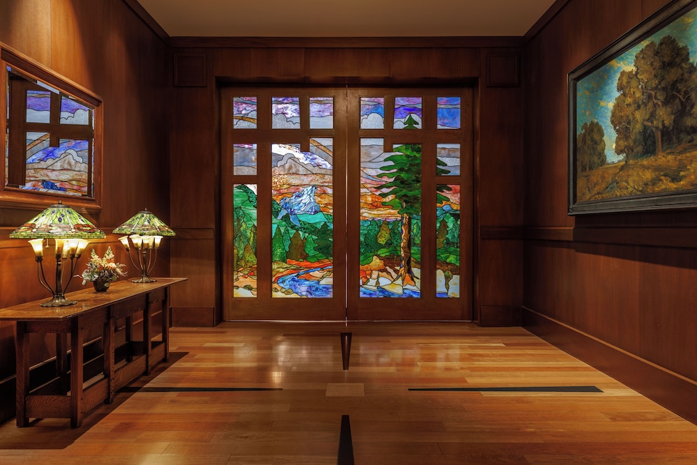 Disney's Grand Californian Hotel & Spa — Hotel building in Anaheim, California