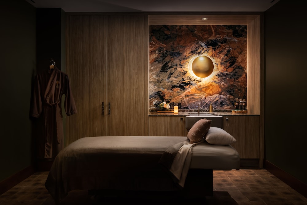 Disney's Grand Californian Hotel & Spa — Hotel rooms in Anaheim, California