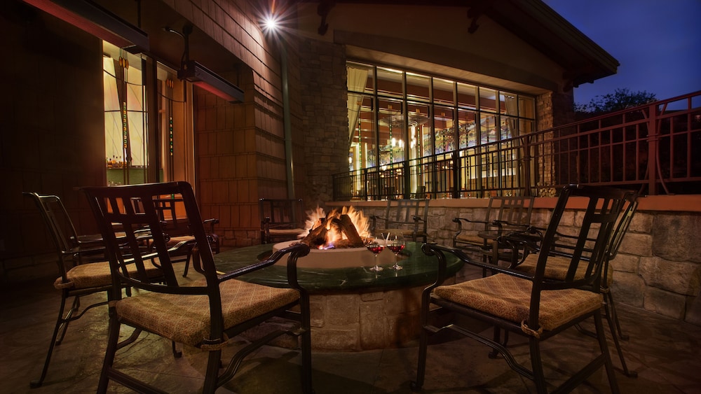 Disney's Grand Californian Hotel & Spa — Restaurant & bars in Anaheim, California