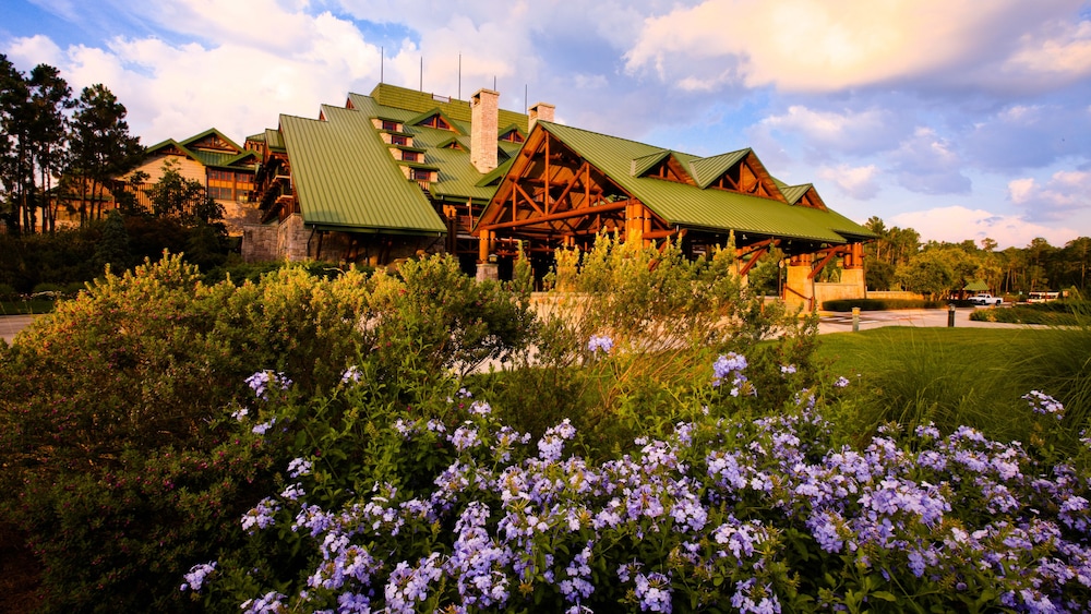 Disney's Wilderness Lodge — Hotel building in Walt Disney World Resort, Florida