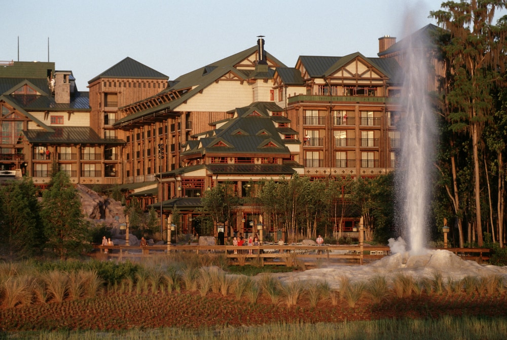 Disney's Wilderness Lodge — Hotel building in Walt Disney World Resort, Florida