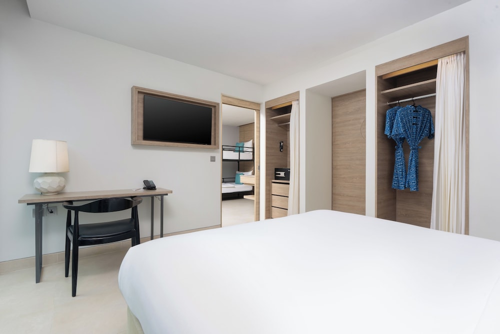 AtEase Phuket Patong — Hotel rooms in Patong Beach, Phuket Province