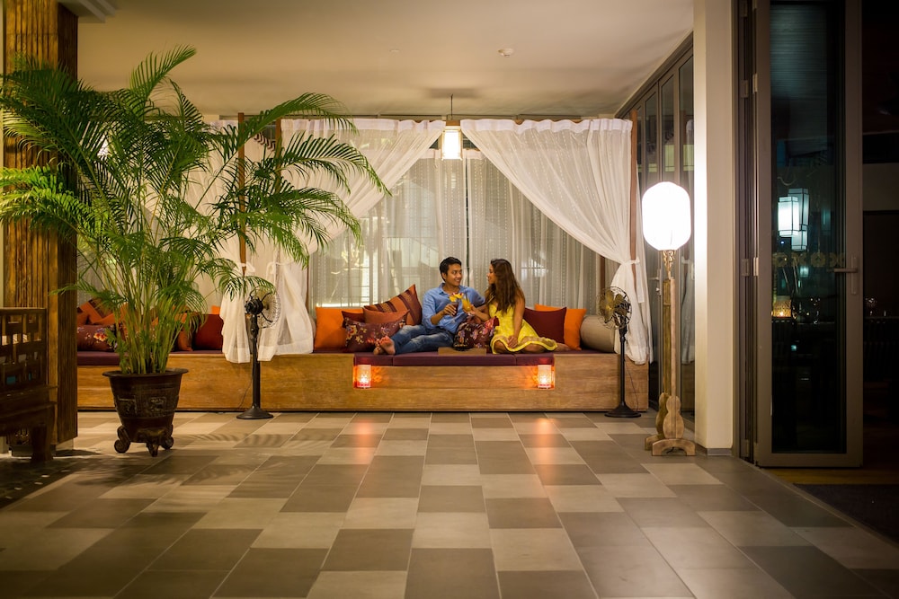 AtEase Phuket Patong — Restaurant & bars in Patong Beach, Phuket Province
