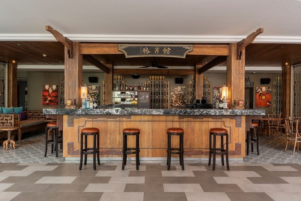 AtEase Phuket Patong — Restaurant & bars in Patong Beach, Phuket Province