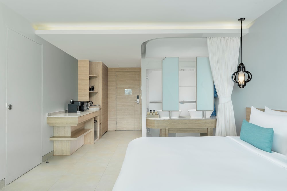 AtEase Phuket Patong — Hotel rooms in Patong Beach, Phuket Province