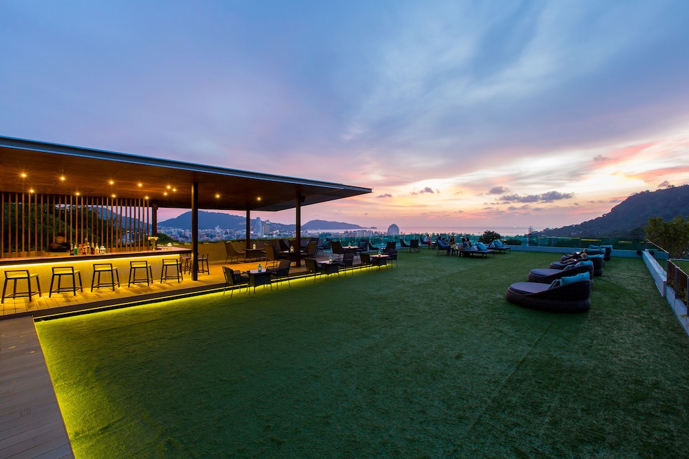 AtEase Phuket Patong — Restaurant & bars in Patong Beach, Phuket Province