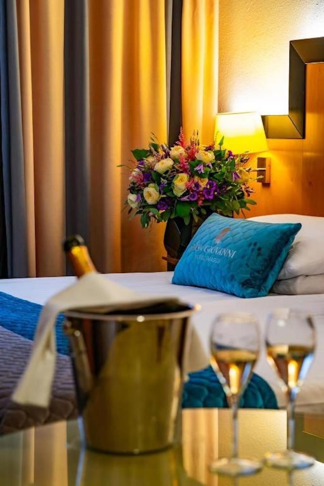 Don Giovanni Hotel Prague - Great Hotels of the World — Hotel rooms in Prague, Prague