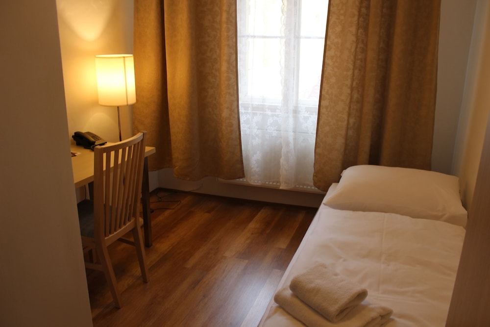 Gallery Hotel SIS — Hotel rooms in Prague, Prague