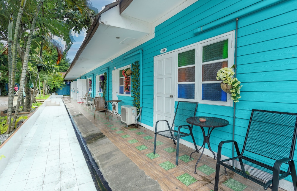 The Train Resort - Your Relaxing Resort with Large Pool & Jacuzzi — Hotel building in Pattaya, Chonburi