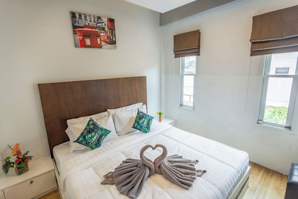 The Train Resort - Your Relaxing Resort with Large Pool & Jacuzzi — Hotel rooms in Pattaya, Chonburi