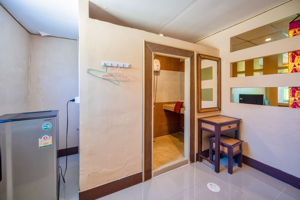 The Train Resort - Your Relaxing Resort with Large Pool & Jacuzzi — Hotel rooms in Pattaya, Chonburi