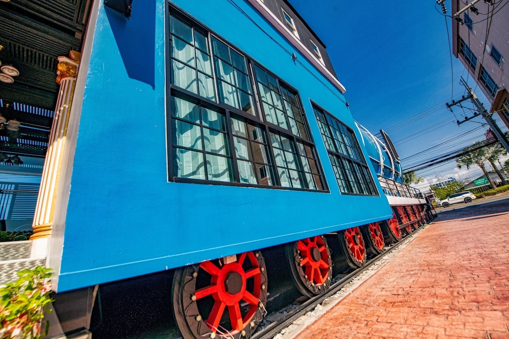The Train Resort - Your Relaxing Resort with Large Pool & Jacuzzi — Hotel building in Pattaya, Chonburi