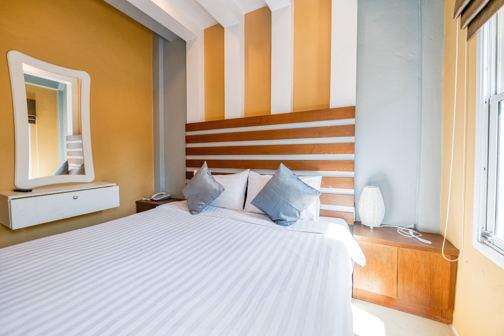 The Train Resort - Your Relaxing Resort with Large Pool & Jacuzzi — Hotel rooms in Pattaya, Chonburi