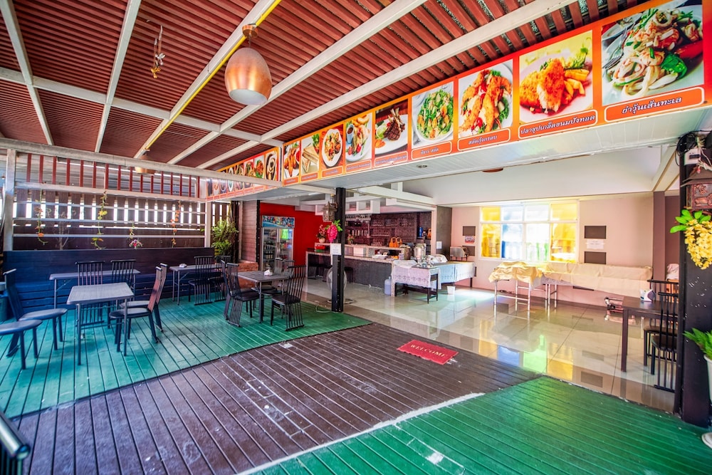 The Train Resort - Your Relaxing Resort with Large Pool & Jacuzzi — Restaurant & bars in Pattaya, Chonburi