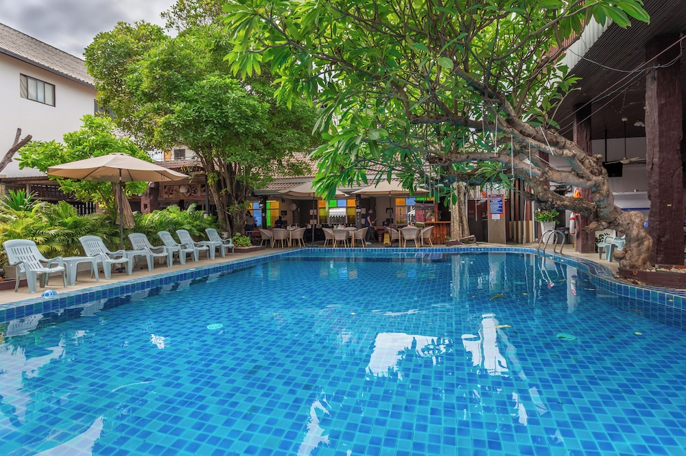 The Train Resort - Your Relaxing Resort with Large Pool & Jacuzzi — Swimming pool in Pattaya, Chonburi