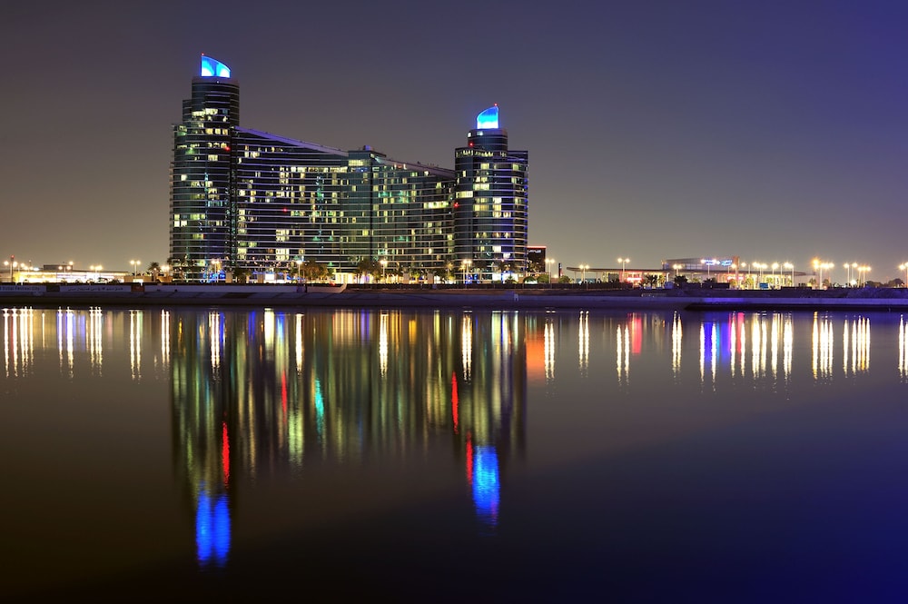 InterContinental Residence Suites Dubai Festival City by IHG — Hotel building in Dubai