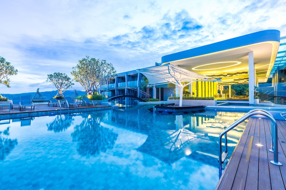 Crest Resort & Pool Villas — Patong Beach, Phuket Province