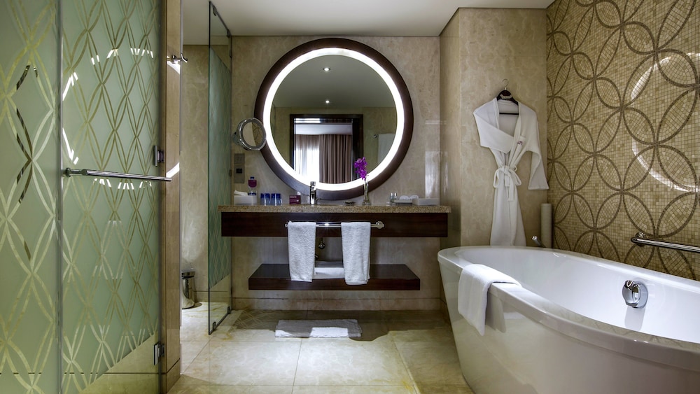 Crowne Plaza Dubai Deira by IHG — Hotel rooms in Dubai