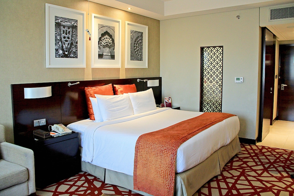 Crowne Plaza Dubai Deira by IHG — Hotel rooms in Dubai