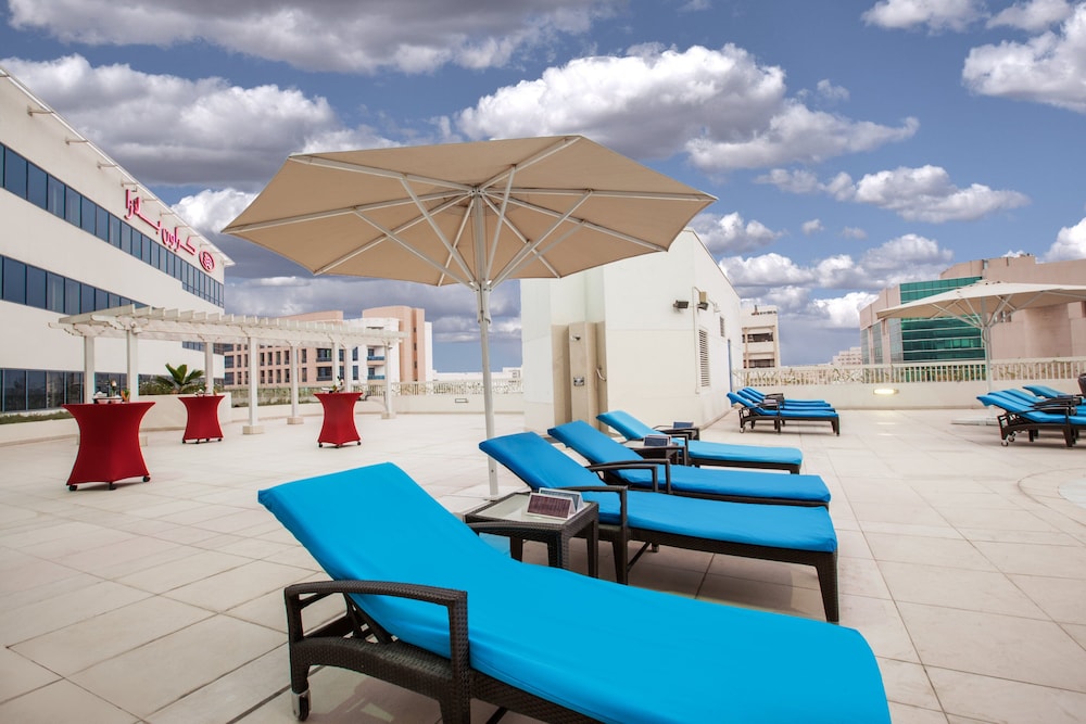 Crowne Plaza Dubai Deira by IHG — Restaurant & bars in Dubai