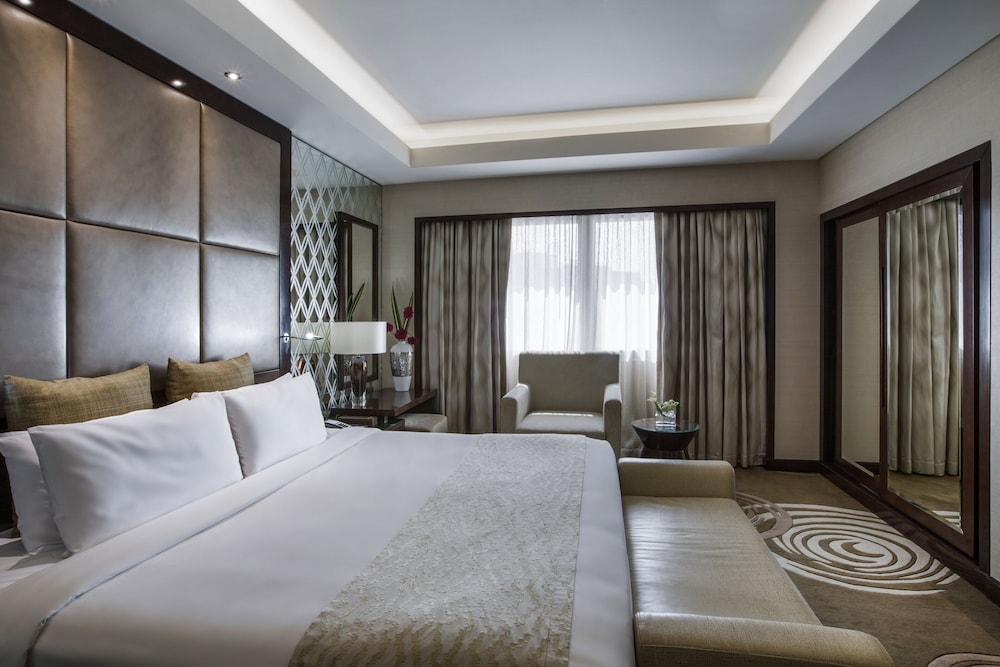 Crowne Plaza Dubai Deira by IHG — Hotel rooms in Dubai