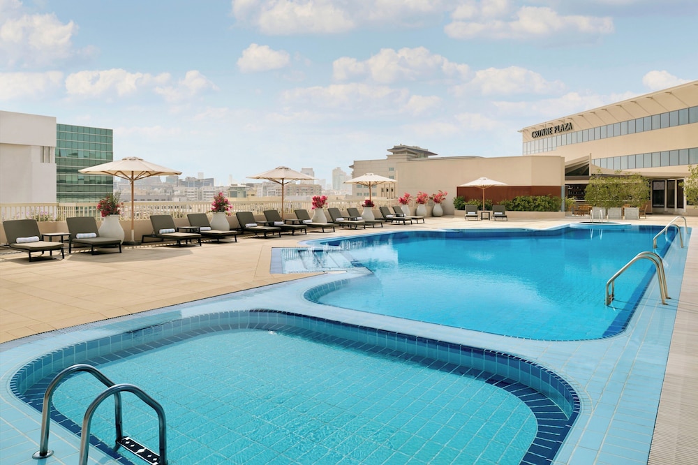 Crowne Plaza Dubai Deira by IHG — Swimming pool in Dubai