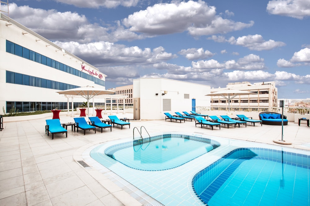 Crowne Plaza Dubai Deira by IHG — Swimming pool in Dubai
