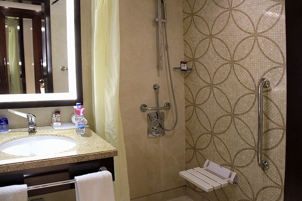 Crowne Plaza Dubai Deira by IHG — Hotel rooms in Dubai
