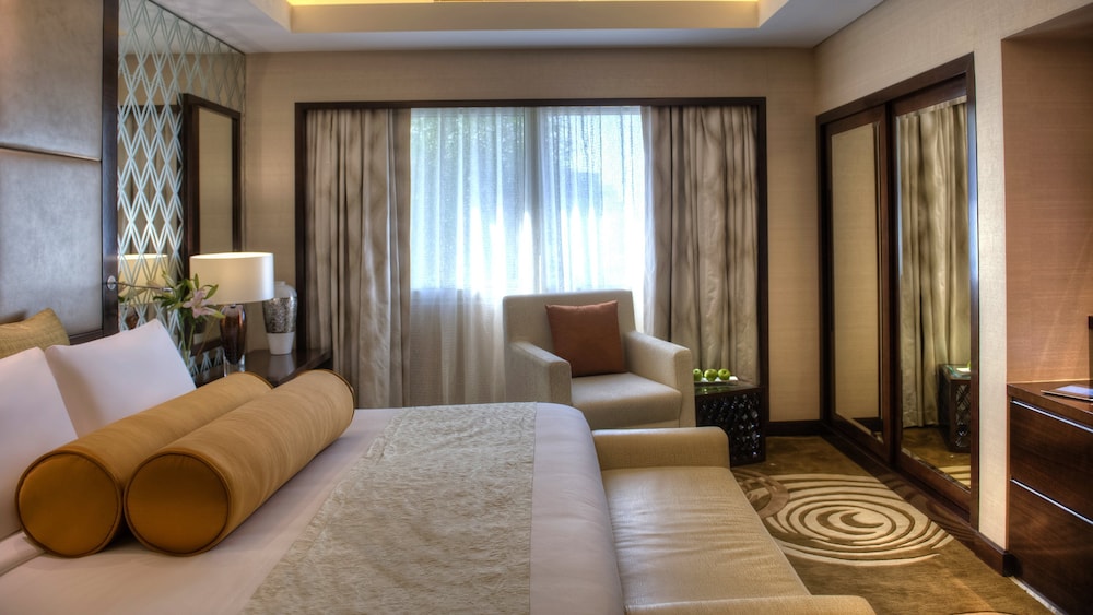 Crowne Plaza Dubai Deira by IHG — Hotel rooms in Dubai